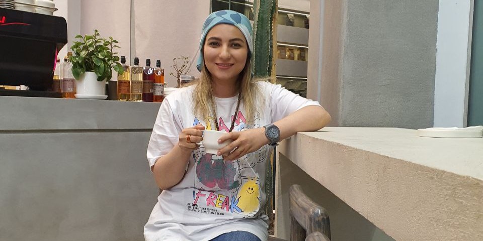 مینا غضنفریان استاد و مدرس ترید در فارکس و ارزهای دیجیتال با 10 سال سابقه